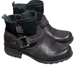 Earth Origins Paris women's ankle boots in a brown leather and suede size 5.5M